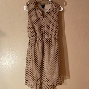 High low sleeveless dress! Like a Pretty Woman dress! Lined in a size 6.